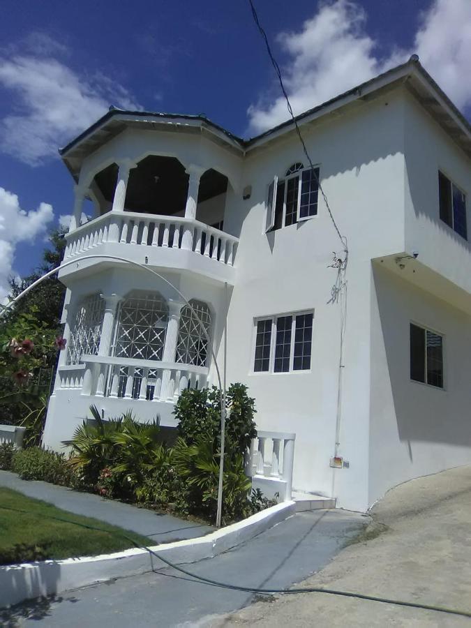 The Retreat Hotel Lyssons Exterior photo