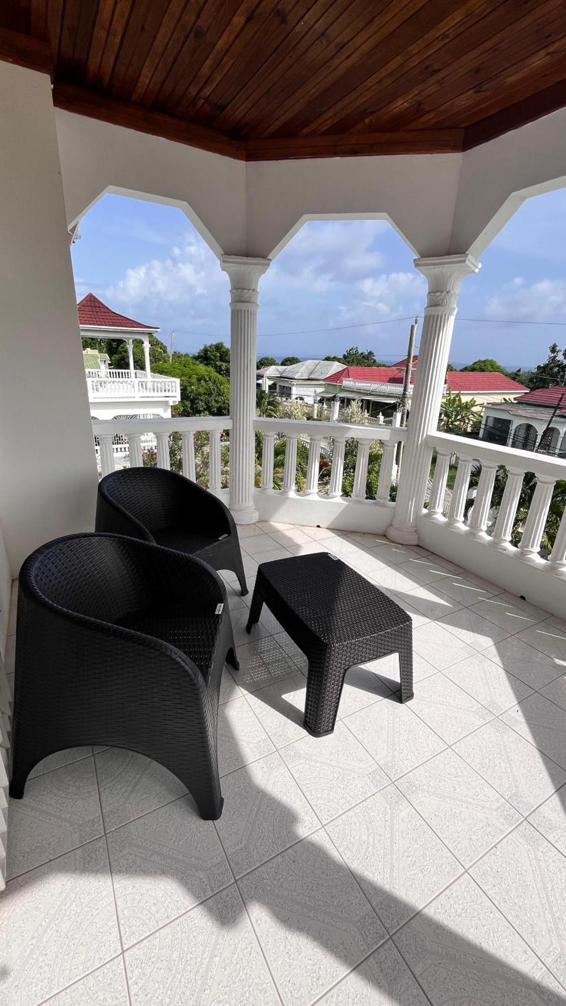 The Retreat Hotel Lyssons Exterior photo